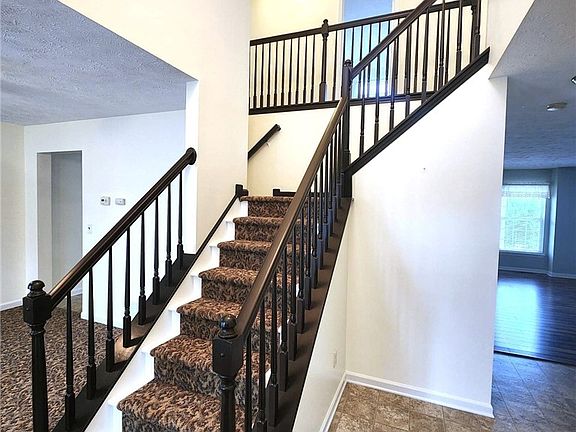 4th image of 3768 Martins Run Dr