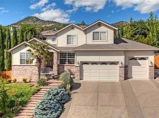4637 Torrey Pines Dr, Medford, OR 97504