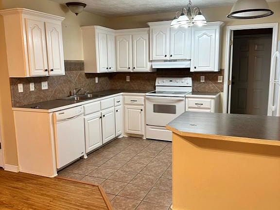 4th image of 4340 Benoit Ln