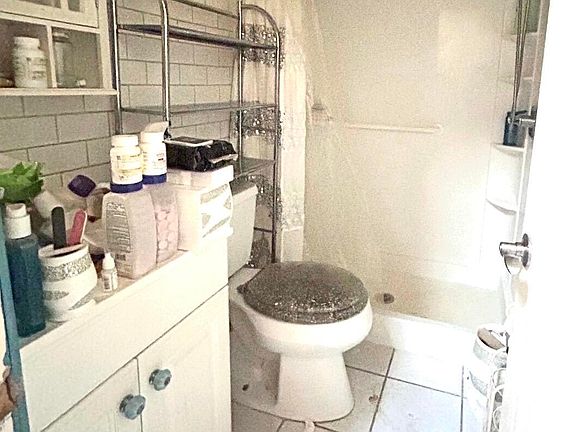 3rd image of 305 Mountain Shadows Rd