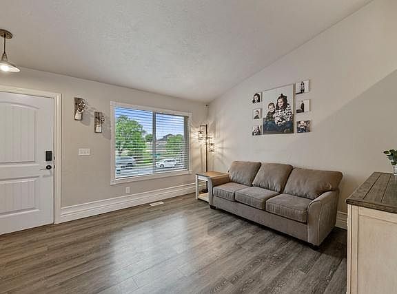 4th image of 273 W Autumn Creek Dr