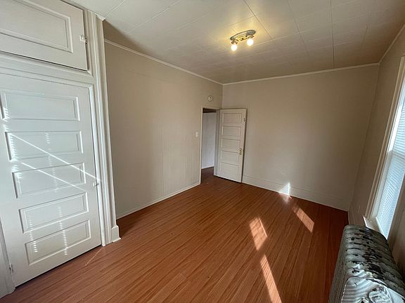 3rd image of 214-1 Thompson St #214-1