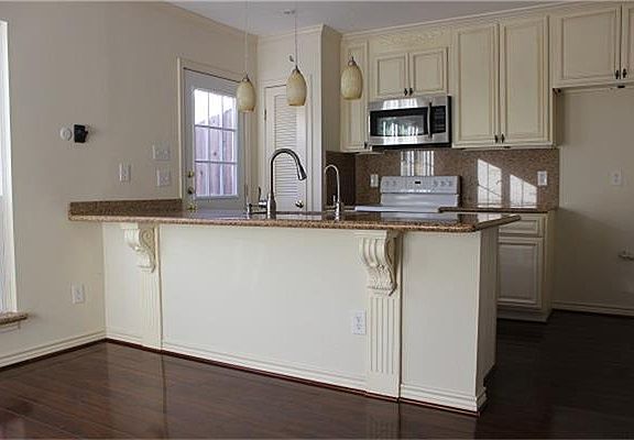 3rd image of 935 Memorial Village Dr #15
