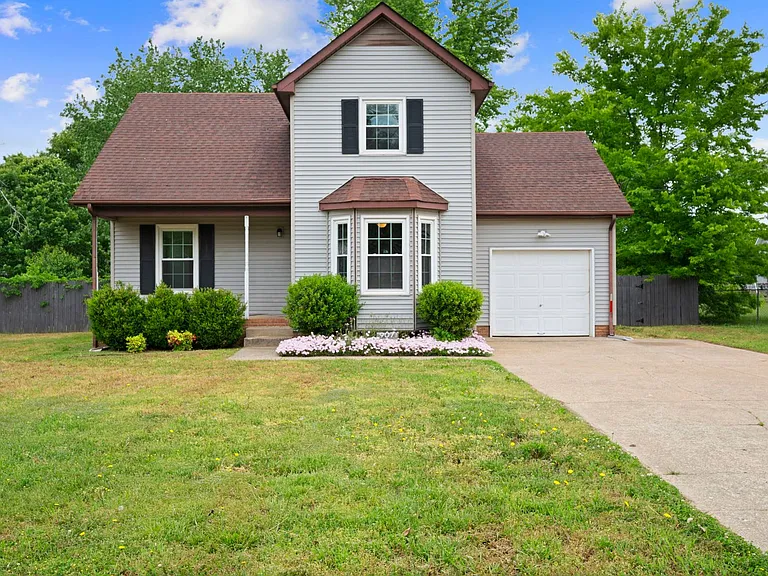 907 Desota Ln — Photo 1