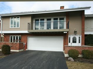 162 Briarwood N, Oak Brook, IL