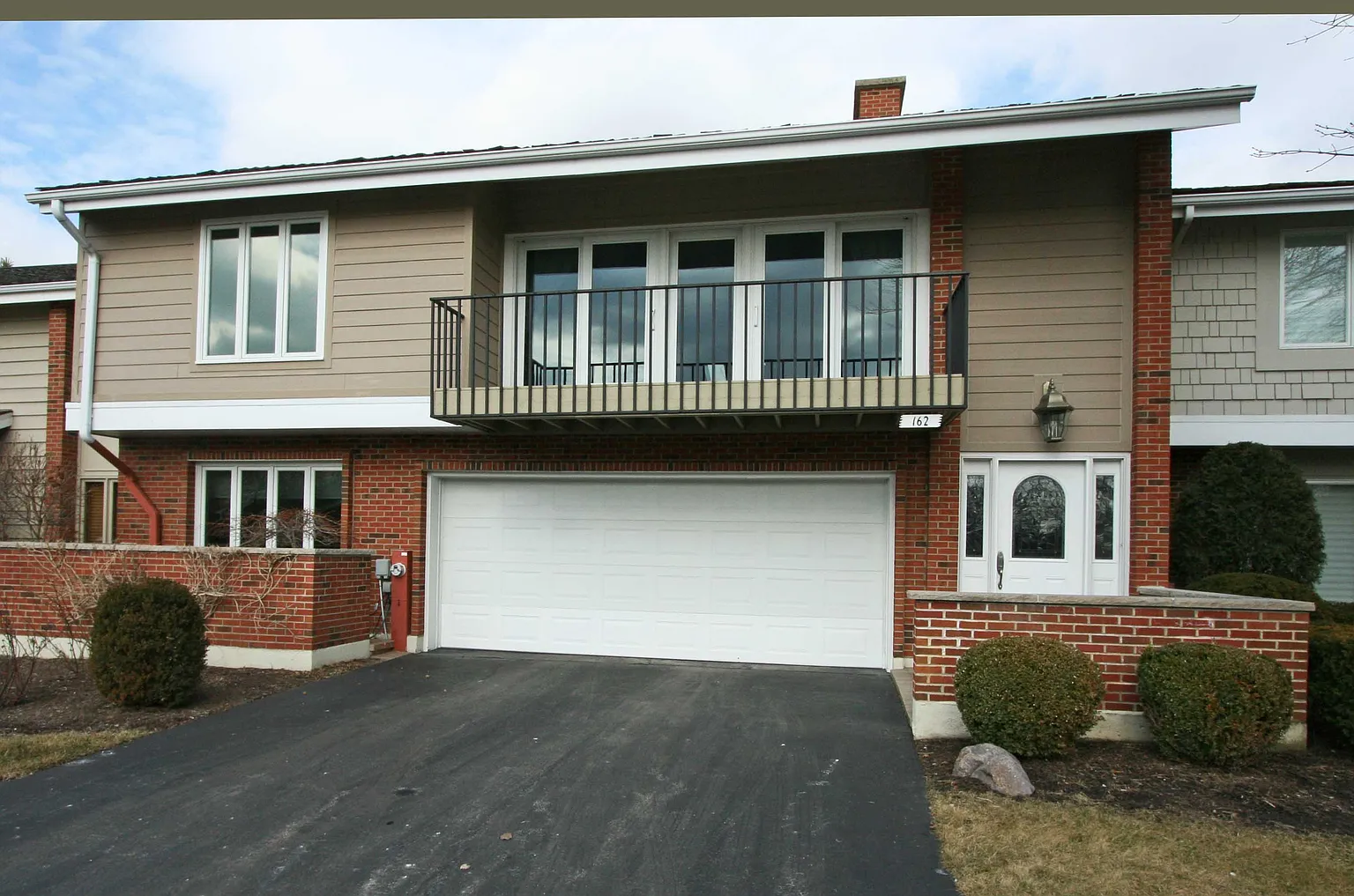 162 Briarwood N photo 1