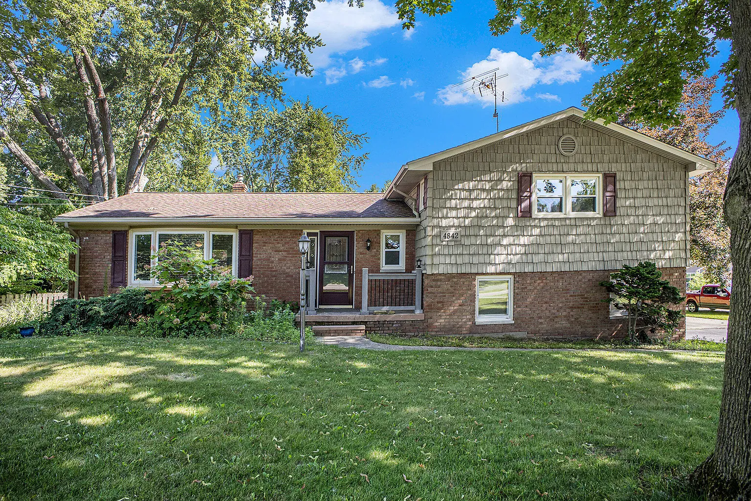 4842 Fleetwood Ln photo 1