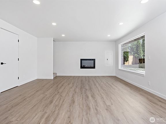 5th image of 13904 97th Avenue NW