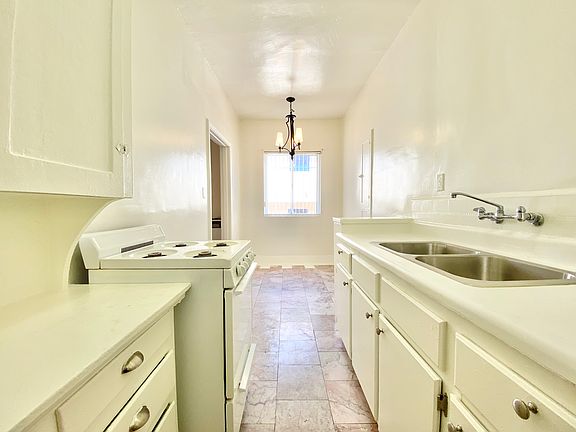 2nd image of 4846 Rosewood Ave APT 5