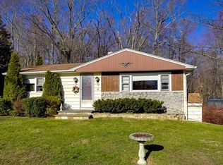 15 Overdale Pkwy, Hopedale, MA 01747