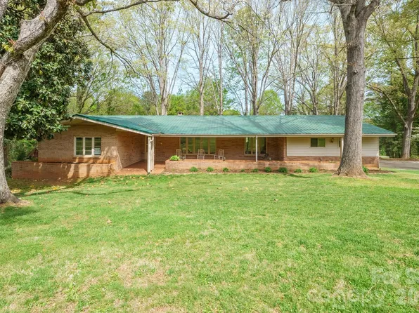 465 28th Avenue Ln NE, Hickory, NC 28601