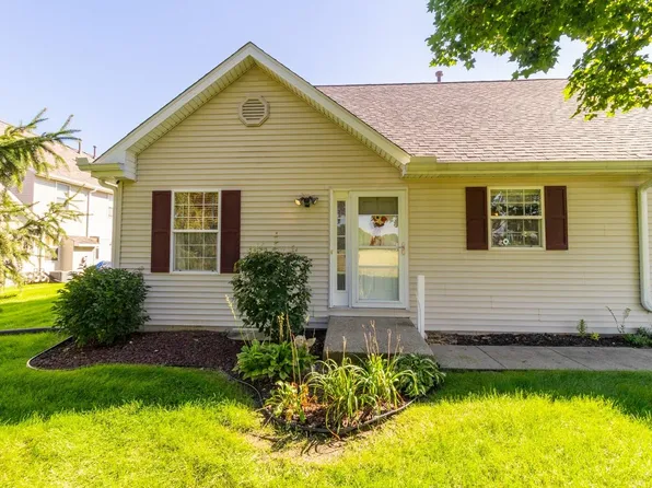 12032 Baneberry Dr APT 24, Roscoe, IL 61073