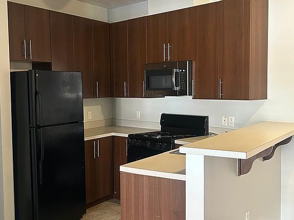 5th image of 845 Newark Ave APT 2B