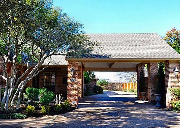 5th image of 2017 Crown Knoll Ln