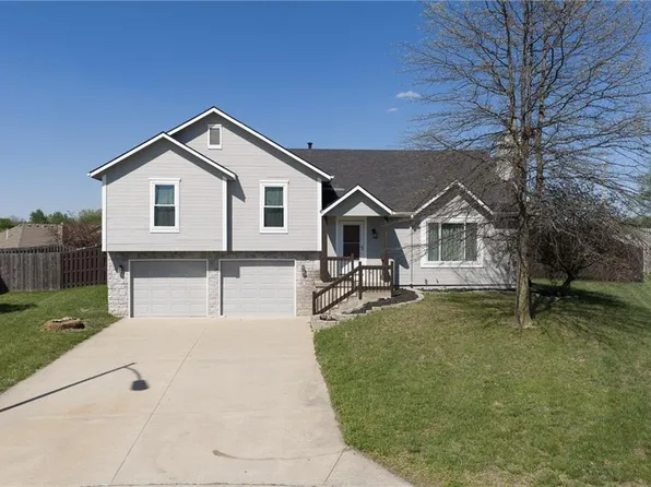15506 Iron Creek Ct, Basehor, KS 66007