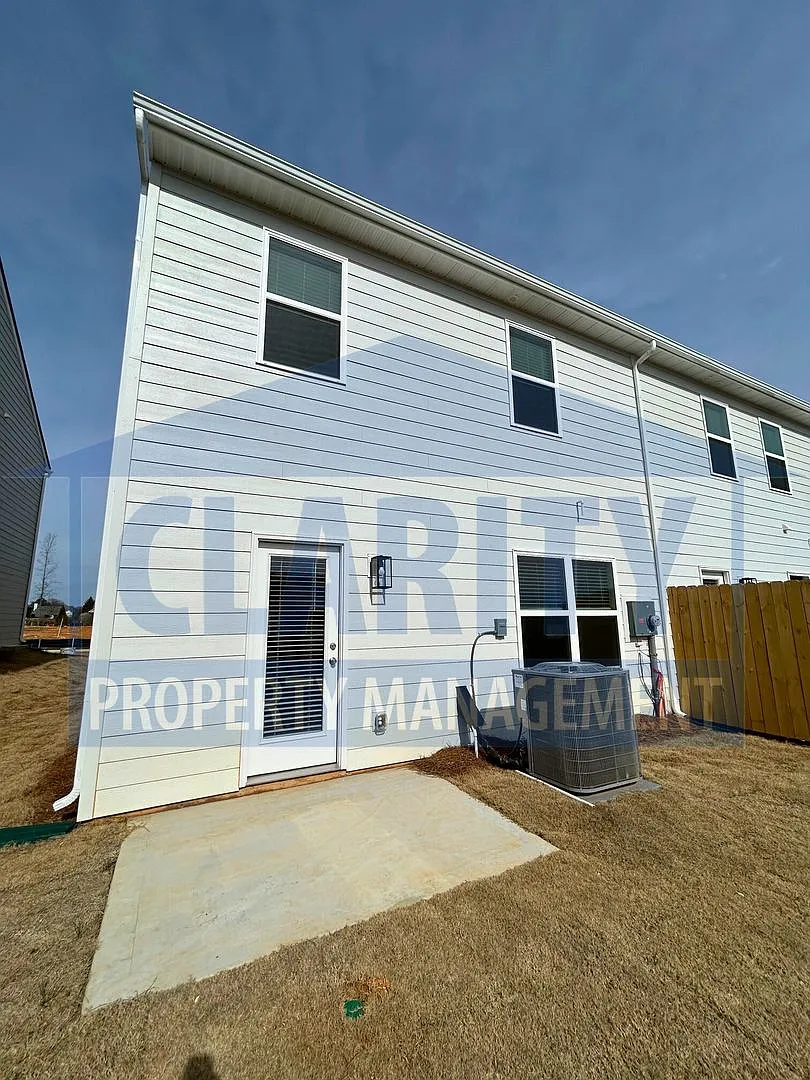 Newly built four bedroom townhome! — Photo 3