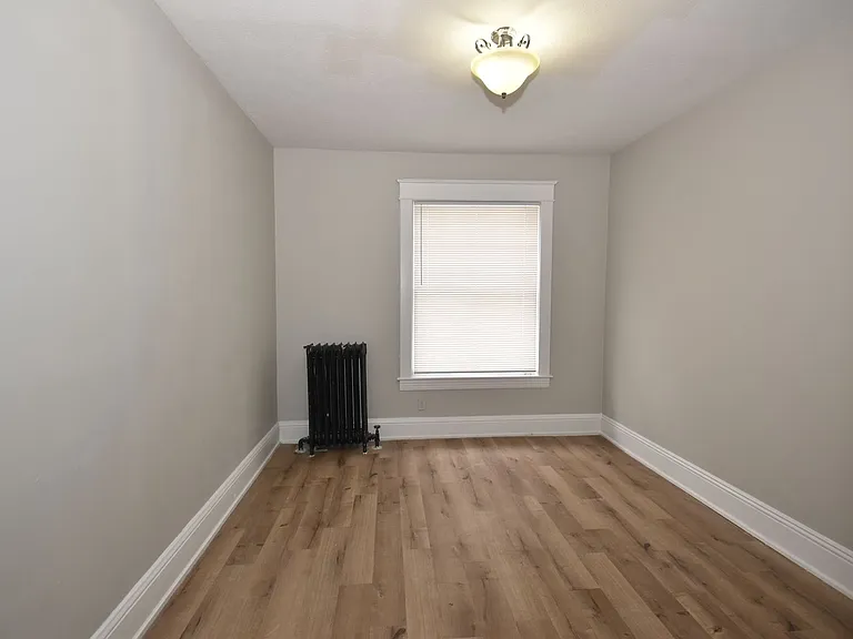 913 E Washington St — Photo 9