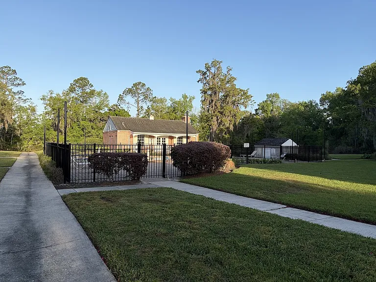 4326 Plaza Gate Ln S — Photo 20
