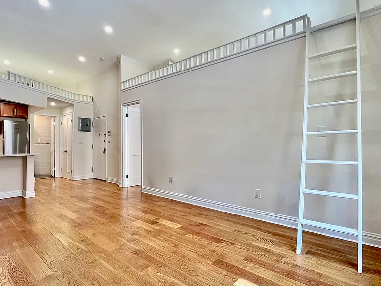 34 W 75th St #2F — Photo 5