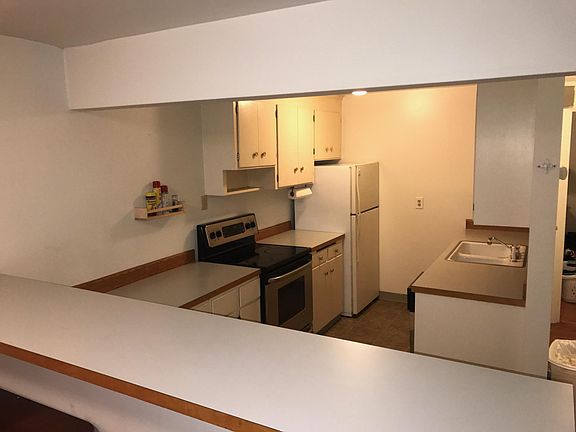 Full sized kitchen w dishwasher and updated appliances.