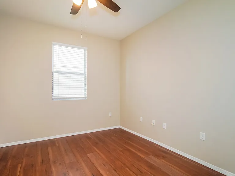 1557 Regent Ct — Photo 13