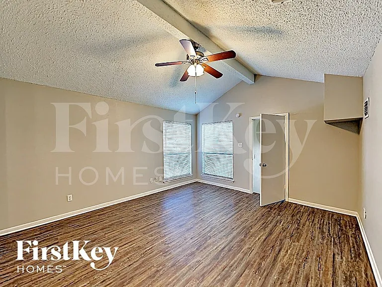 11936 Lakewood West Dr — Photo 10