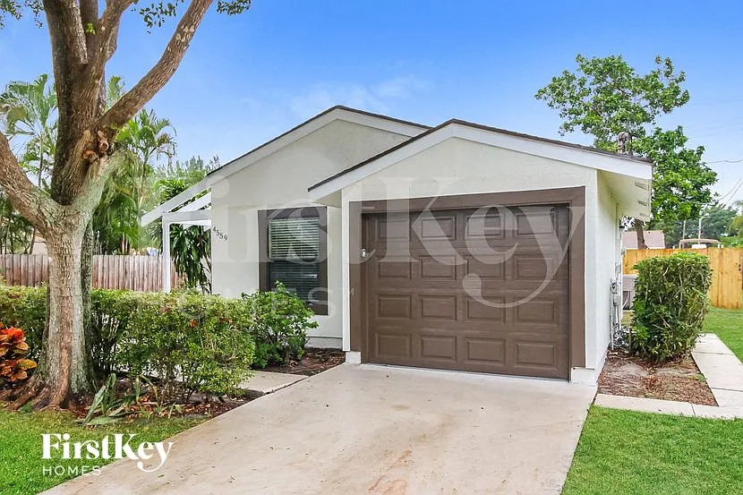 3 bed, 2.0 bath, 1372 sqft, $2,965 — Photo 1