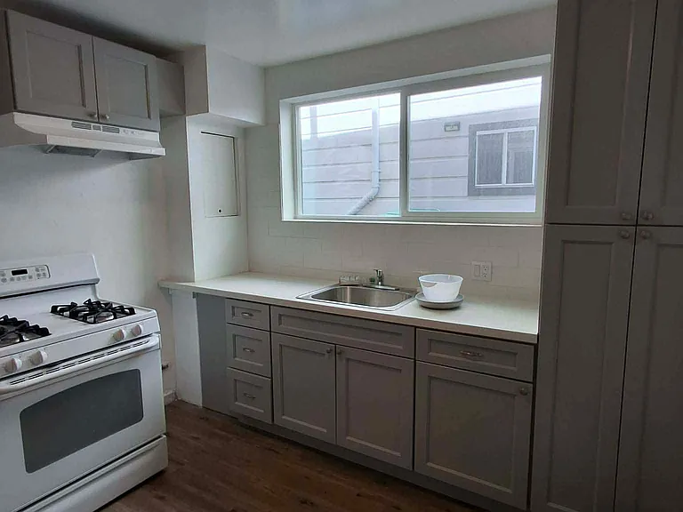 545 Central Ave #A — Photo 2
