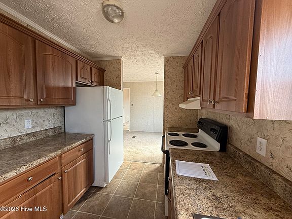 3rd image of 2481 Zims Trail NE