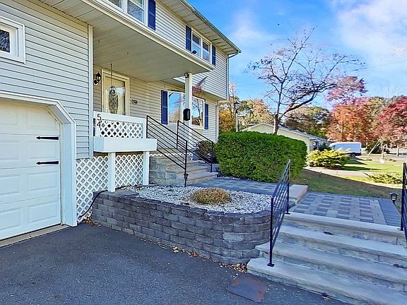 4th image of 54 Mapledale Ave