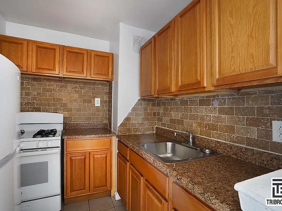 2nd image of 1717 E 8th St #3C