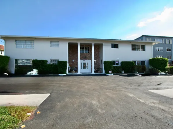 1040 Crystal Lake Dr APT 1, Pompano Beach, FL 33064
