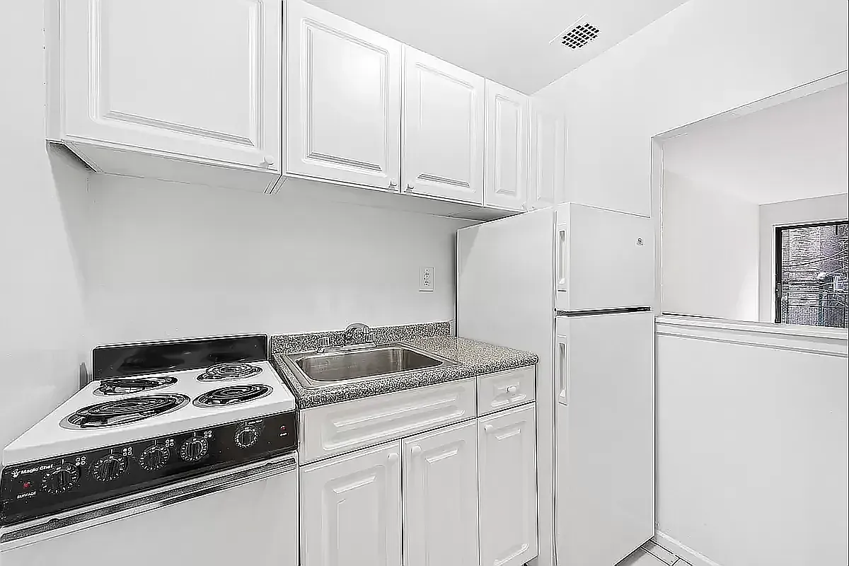 221 East 82nd Street — Photo 4