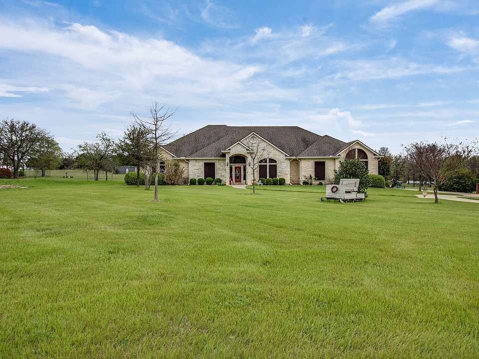 1st image of 215 Winding Oaks Dr