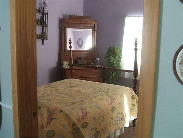 2nd image of 424 E 10th St