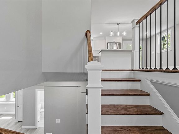 3rd image of 62 Queensland Rd