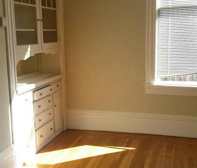 1360 Clarke St #1360 — Photo 7