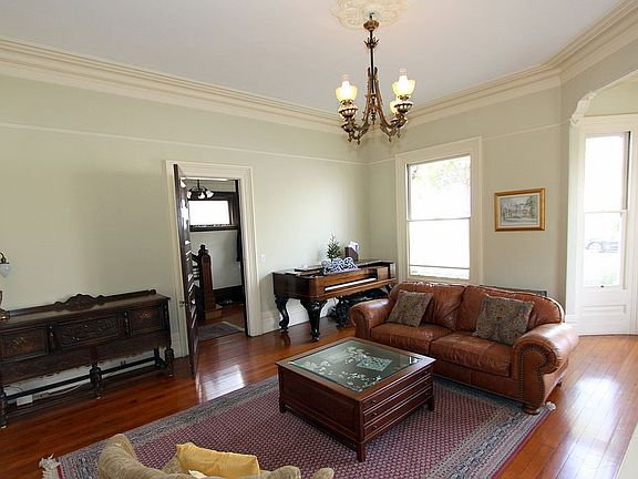 Front Parlor - Pic 2