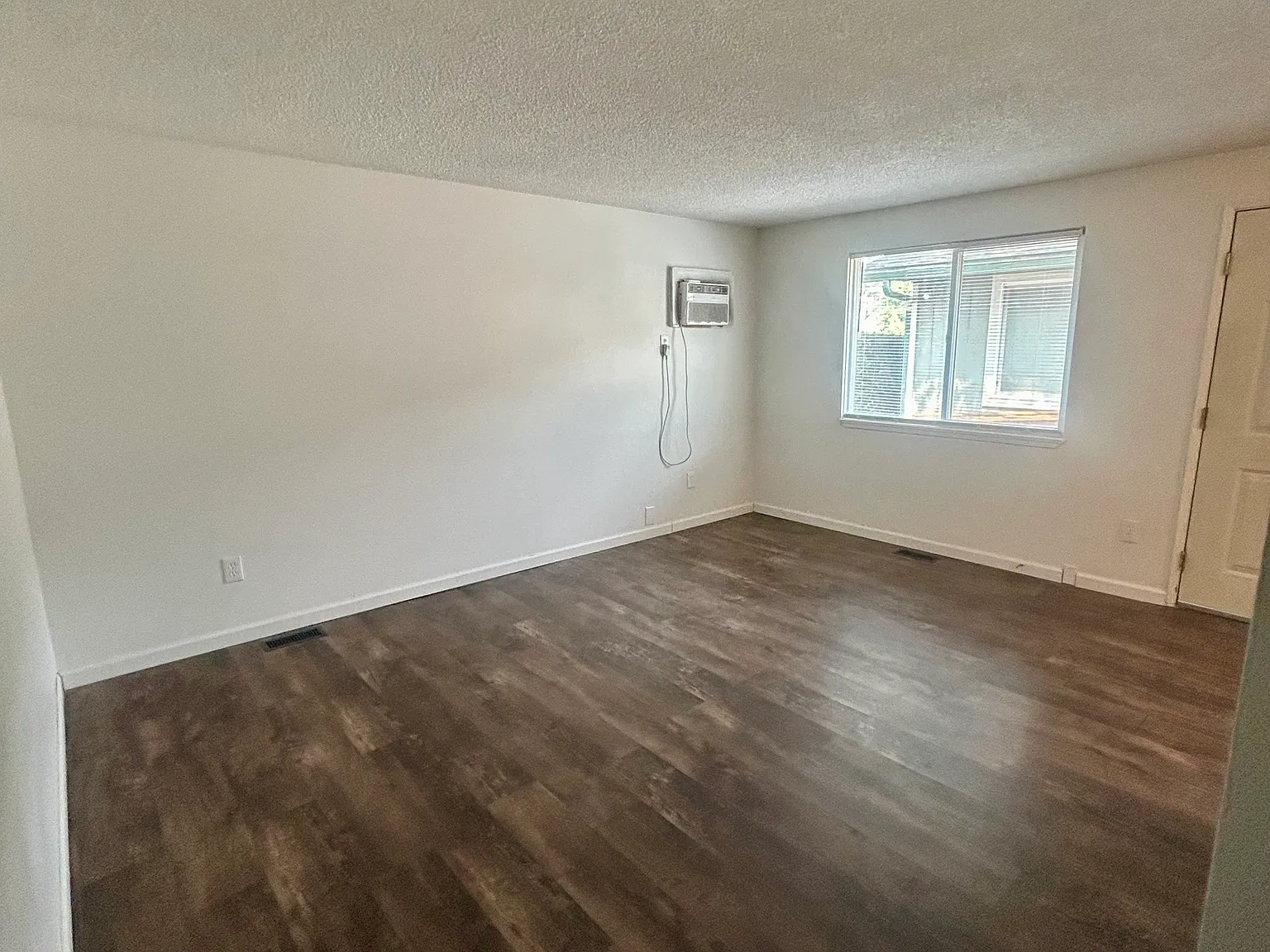 2 bed, 750 sqft, $1,200 — Photo 4