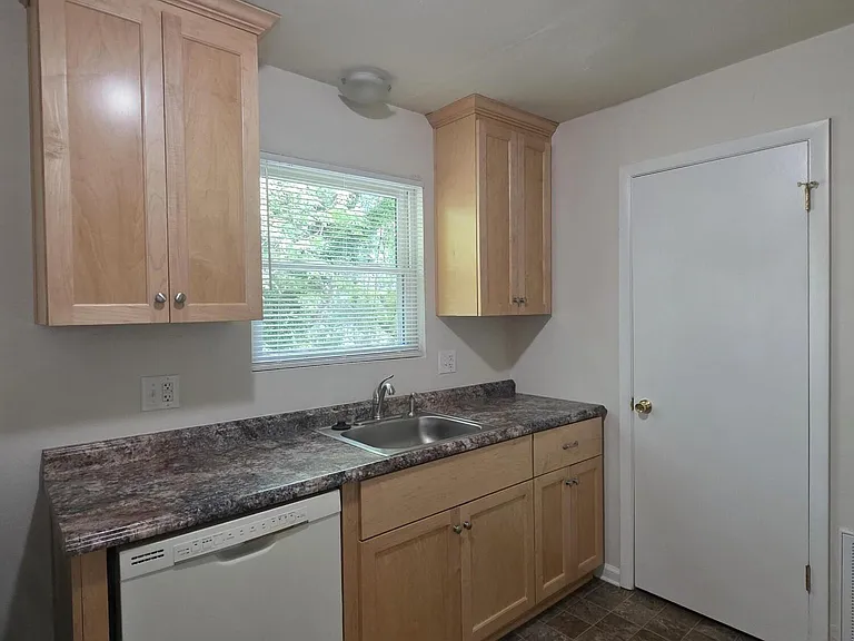202 Marlou St — Photo 5