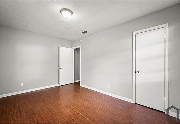 2nd image of 1831 Lambert St