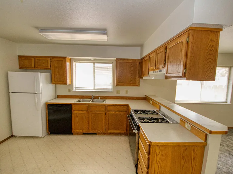 153 N Broadway St — Photo 1
