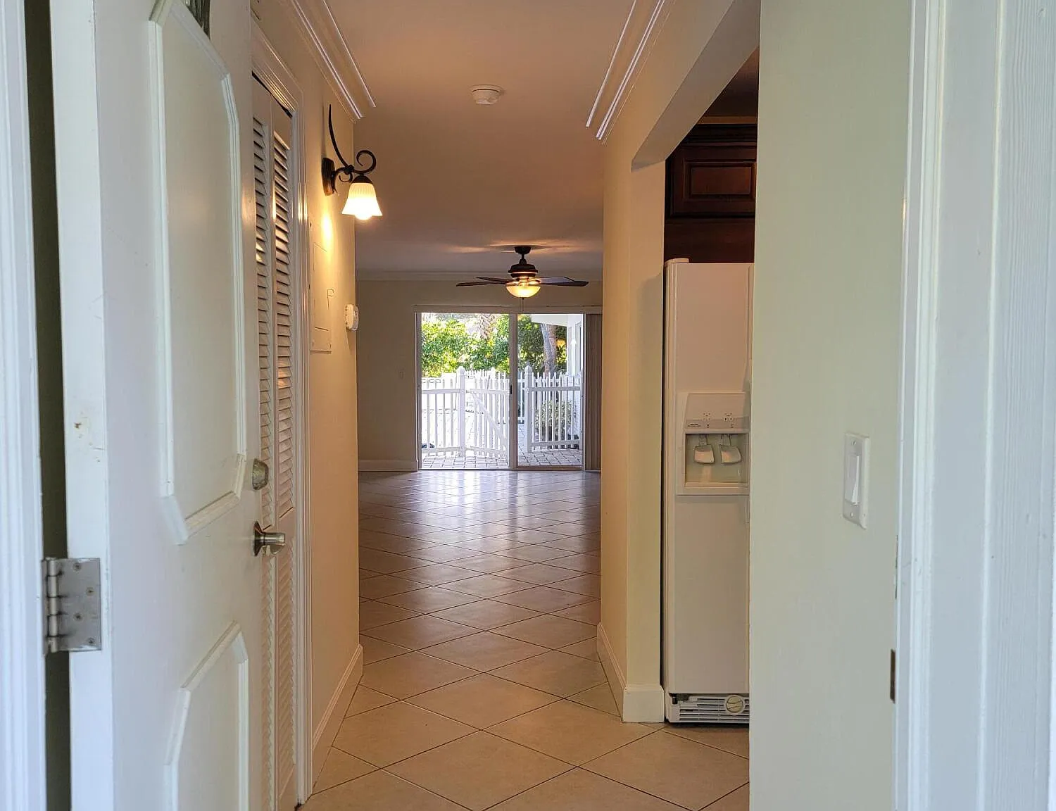 2 bed, 2.0 bath, 990 sqft, $1,875 — Photo 2