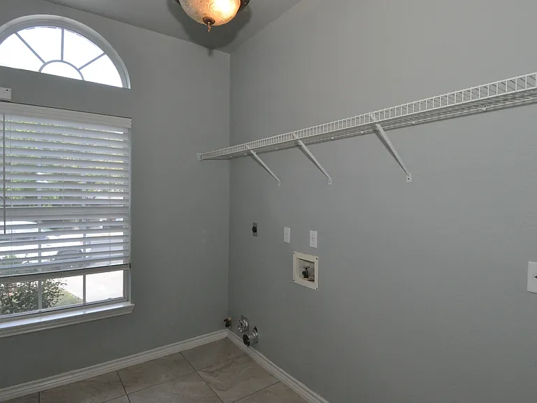 12427 Zeller Ln — Photo 10