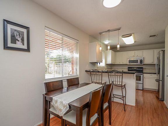 5th image of 10010 Wren St