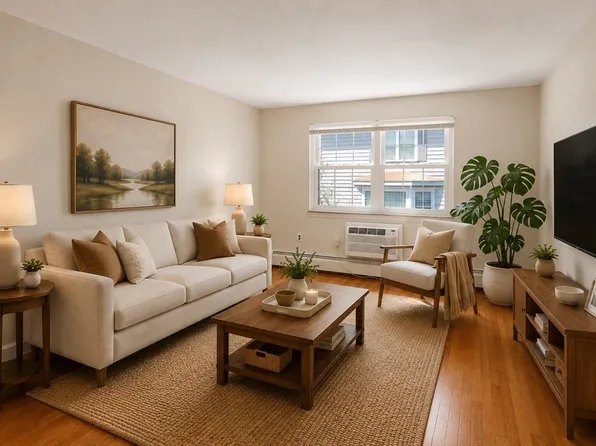 31 Pond St APT 22, Waltham, MA 02451