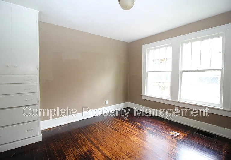8211 Rugby Ave — Photo 8