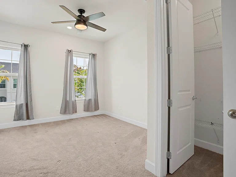 1866 SE Tarni Way — Photo 28