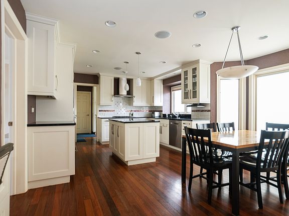 5th image of 228 E Saint Andrews Ln