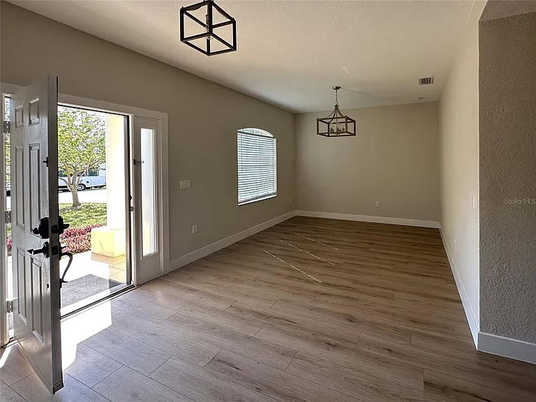 4730 Londel Ave — Photo 10